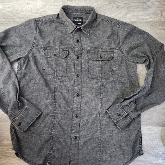 PRANA Black Shirt S SML Button Up Shirt Two Pocket Long Sleeve - Picture 1 of 15